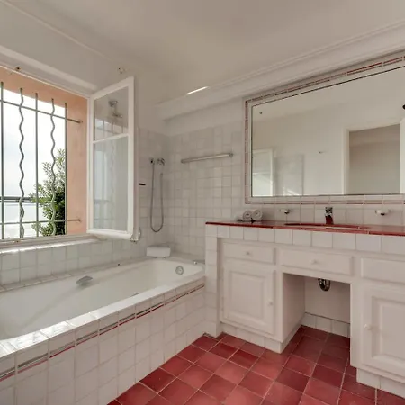 Luxury In Sainte-maxime With Garden Les Issambres